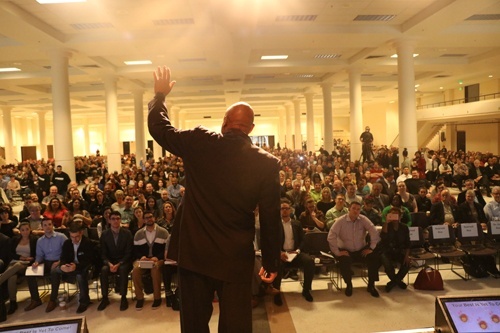 Willie and crowd